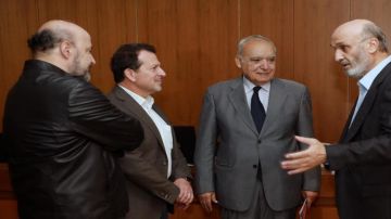 شحادة عرض مع جعجع لقانون انتخاب المغتربين شحادة عرض مع جعجع لقانون انتخاب المغتربين