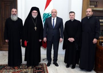 الرئيس عون استقبل الأرشمندريت رزق: دير المخلص كان وسيبقى نقطة التقاء أهالي الجبل باهالي الجنوب وكل لبنان الرئيس عون استقبل الأرشمندريت رزق: دير المخلص كان وسيبقى نقطة التقاء أهالي الجبل باهالي الجنوب وكل لبنان