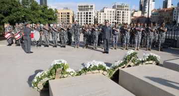 بالصور قوى الأمن تحيي ذكرى وسام الحسن في ساحة الشهداء