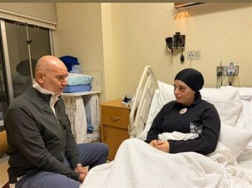 ريكاردو كرم: زرت أماني بزي المرأة التي فقدت زوجها وأطفالها الثلاثة.. لكنها لم تفقد كرامتها ولا حبها لوطنها!