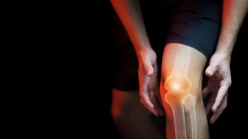 كيف تخفف آلام الركبة المزمنة؟