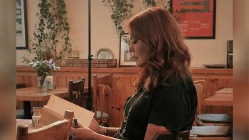 صايرة معك؟ .. كارمن لبس تقدم محتوى خاصا بمواقع التواصل  صايرة معك؟ .. كارمن لبس تقدم محتوى خاصا بمواقع التواصل
