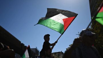 في غزة: دستور موقت... وانتخابات بعد عام من انتهاء الحرب