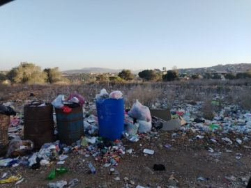 أهالي بلدة يحمر الشقيف استنكروا قرار إقفال مكب النفايات في البلدة وطالبوا بإعادة فتحه أهالي بلدة يحمر الشقيف استنكروا قرار إقفال مكب النفايات في البلدة وطالبوا بإعادة فتحه
