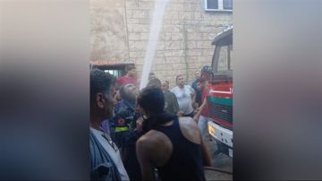 جنوبا: حريق يلتهم منزلا بطوابقه الثلاثة! جنوبا: حريق يلتهم منزلا بطوابقه الثلاثة!