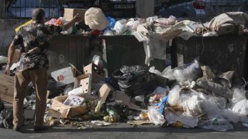 هل ينجح مجلس الوزراء في رفع النفايات أم يرفع المسؤولية؟