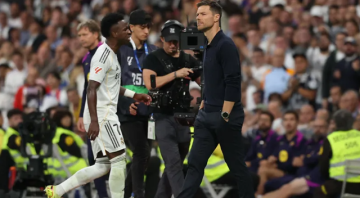 ألونسو يعلق على انفعال فينيسيوس على قراره في الكلاسيكو ألونسو يعلق على انفعال فينيسيوس على قراره في الكلاسيكو