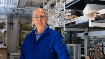 جائزة نوبل للكيمياء تمنح لثلاثة علماء من بينهم عالم عربي