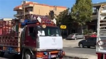 بالفيديو: عودة طوعية لـ20 عائلة سورية من لبنان إلى دمشق بالفيديو: عودة طوعية لـ20 عائلة سورية من لبنان إلى دمشق