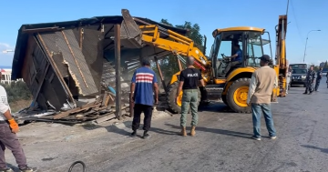 بلدية راسمسقا بدأت بإزالة الأكشاك والبسطات المخالفة عن الأوتوستراد