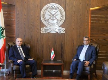 وزير الدفاع الوطني يستقبل السفير اللبناني الجديد في سوريا وزير الدفاع الوطني يستقبل السفير اللبناني الجديد في سوريا