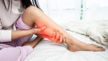 3 خطوات يومية للحفاظ على صحة ساقيك أثناء العمل 3 خطوات يومية للحفاظ على صحة ساقيك أثناء العمل