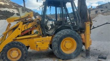 ارتقاء مواطن إثر استهداف جرافة في ديركيفا ارتقاء مواطن إثر استهداف جرافة في ديركيفا