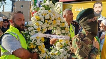 حزب الله واهالي عين قانا شيعوا الشهيد المجاهد عيسى أحمد كربلاء .. حزب الله واهالي عين قانا شيعوا الشهيد المجاهد عيسى أحمد كربلاء ..