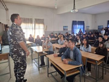 ندوة في ثانوية زحلة المختلطة حول قانون السير وإشارات المرور وأسس القيادة الآمنة ندوة في ثانوية زحلة المختلطة حول قانون السير وإشارات المرور وأسس القيادة الآمنة