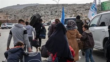 إنطلاق حافلات تقل نازحين... والسوريون العائدون يشكرون لبنان على حسن الضيافة والرعاية! إنطلاق حافلات تقل نازحين... والسوريون العائدون يشكرون لبنان على حسن الضيافة والرعاية!