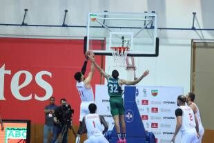 الحكمة يواجه الكويت في نهائي سلة النوادي العربية