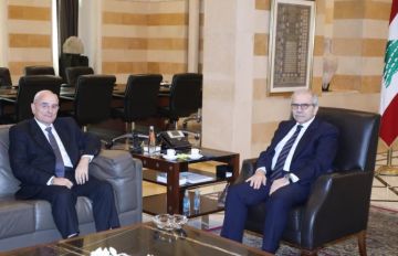 رئيس الحكومة نواف سلام يطلع من وزير الدفاع ميشال منسى على نتائج زيارته إلى السعودية