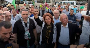 بعد توقيفها ضمن اسطول الحرية وصول لينا الطبال الى مدينتها طرابلس بعد توقيفها ضمن اسطول الحرية وصول لينا الطبال الى مدينتها طرابلس