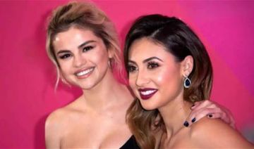 تبرعت لها بكليتها عام 2017 ممثلة شهيرة تعلق على عدم تلقيها دعوة لحضور حفل زفاف سيلينا غوميز تبرعت لها بكليتها عام 2017 ممثلة شهيرة تعلق على عدم تلقيها دعوة لحضور حفل زفاف سيلينا غوميز