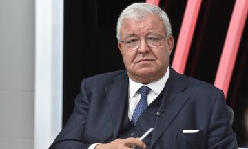 وزير سابق يتقدم بدعوى ضد نفسه!