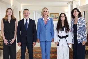 السيدة الأولى استقبلت وفد التايكواندو برئاسة ظريفة السيدة الأولى استقبلت وفد التايكواندو برئاسة ظريفة