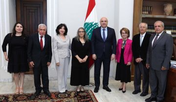 عون يطلب مشاركة الاتحاد الأوروبي في مراقبة الانتخابات النيابية والضغط على إسرائيل للإنسحاب ووقف اعتداءاتها وإطلاق الأسرى عون يطلب مشاركة الاتحاد الأوروبي في مراقبة الانتخابات النيابية والضغط على إسرائيل للإنسحاب ووقف اعتداءاتها وإطلاق الأسرى