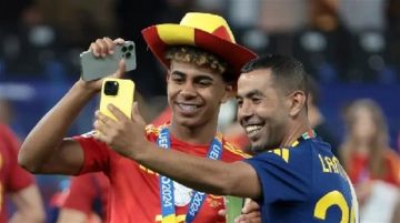 قلق في برشلونة من والد لامين يامال.. "سيكرر قصة نيمار" قلق في برشلونة من والد لامين يامال.. "سيكرر قصة نيمار"