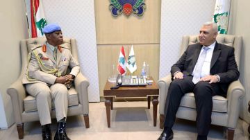 اللواء شقير تابع التطورات مع قائدة قوة الأمم المتحدة لمراقبة فض الاشتباك اللواء شقير تابع التطورات مع قائدة قوة الأمم المتحدة لمراقبة فض الاشتباك