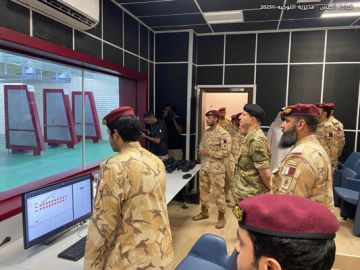 قائد الجيش قام بجولة على عدد من الوحدات العسكرية القطرية في ختام زيارته لقطر