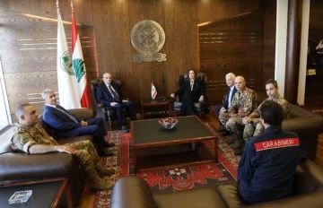 وزير الدفاع الوطني يستقبل نائب وزير الدفاع الإيطالي وزير الدفاع الوطني يستقبل نائب وزير الدفاع الإيطالي