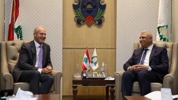 اللواء شقير عرض مع السفير الأسترالي للأوضاع اللواء شقير عرض مع السفير الأسترالي للأوضاع