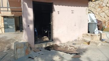 بالصور: بعد الغارات على شمسطار... أضرار في المسجد والمنازل