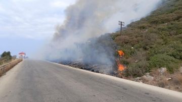 بالفيديو: حريق كبير.. وإصابة في صفوف الدفاع المدني