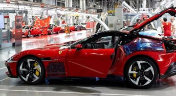 إليتريكا.. أول سيارة كهربائية من فيراري بقوة تفوق 1000 حصان! إليتريكا.. أول سيارة كهربائية من فيراري بقوة تفوق 1000 حصان!