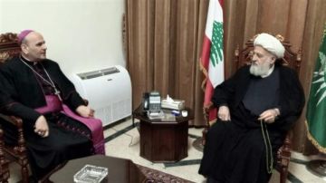 الشيخ علي الخطيب يستقبل السفير البابوي في لبنان باولو بورجيا الشيخ علي الخطيب يستقبل السفير البابوي في لبنان باولو بورجيا