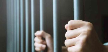 تغيرت ملامحه كثيرا فنان يخرج من السجن وهذا أول ما نشره (فيديو)