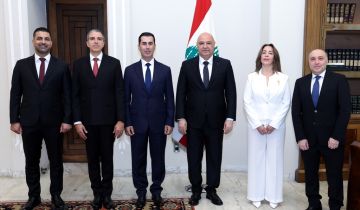 عون زود سفراء بتوجيهاته لتعزيز العلاقات الدولية وتسلم كتاب دعم من الكاثوليكوس آرام الأول