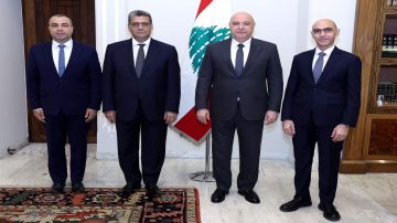 الرئيس عون استقبل 3 سفراء عينوا في الخارج: للاهتمام بشؤون الجاليات اللبنانية والسهر على تلبية احتياجاتها الرئيس عون استقبل 3 سفراء عينوا في الخارج: للاهتمام بشؤون الجاليات اللبنانية والسهر على تلبية احتياجاتها