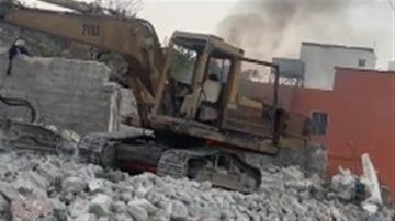 صباحا: الطيران المسير استهدف مرتين حفارة في مدينة الخيام صباحا: الطيران المسير استهدف مرتين حفارة في مدينة الخيام