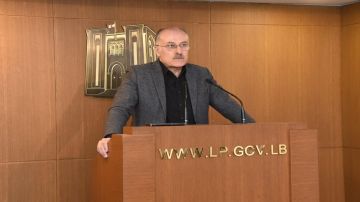 عبدالله شكر للنواب ثقتهم بالتجديد له لرئاسة لجنة الصحة عبدالله شكر للنواب ثقتهم بالتجديد له لرئاسة لجنة الصحة