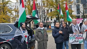 وقفة تضامنية حاشدة في برلين دعما لفلسطين ورفضا لتسليح إسرائيل وقفة تضامنية حاشدة في برلين دعما لفلسطين ورفضا لتسليح إسرائيل