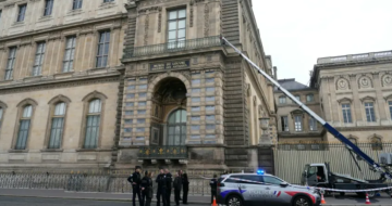 الشرطة الفرنسية تبحث عن منفذي عملية السرقة في متحف اللوفر