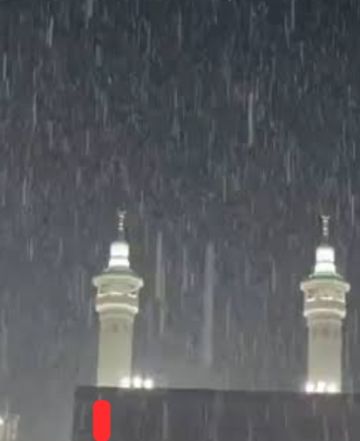 لقطة مهيبة وثقتها الكاميرات في الحرم المكي