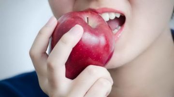 ماذا يحدث للكوليسترول عند تناول التفاح يوميا؟