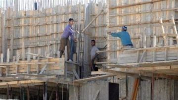 جنوبا: عامل يسقط من علو مرتفع!