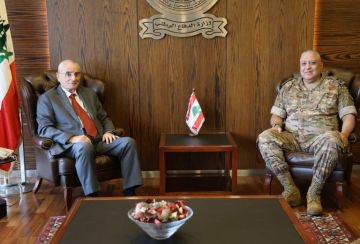 منسى يبحث الأوضاع المالية والعسكرية ويلتقي مسؤولين لبحث قضايا إنمائية واجتماعية منسى يبحث الأوضاع المالية والعسكرية ويلتقي مسؤولين لبحث قضايا إنمائية واجتماعية