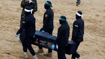 القسام تسلم جثة أسير إسرائيلي في غزة