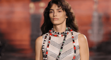 ممثل هوليوودي يدعم شقيقته عارضة الأزياء المتحولة جنسيا في أسبوع الموضة بباريس