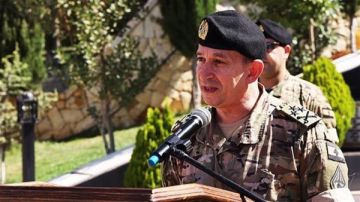 قائد الجيش يدعو الدولة الى تفعيل وجودها وحضورها جنوبا لتستقر الأوضاع قائد الجيش يدعو الدولة الى تفعيل وجودها وحضورها جنوبا لتستقر الأوضاع